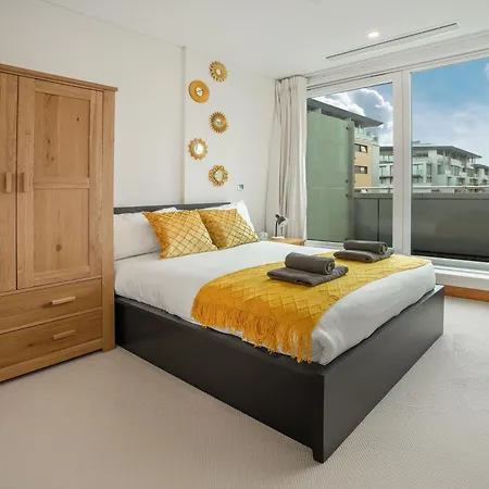 Contemporary Penthouse In Battersea Power Station Apartment London Exterior photo