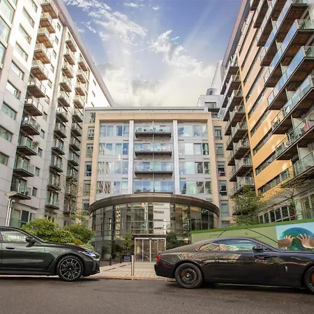 Contemporary Penthouse In Battersea Power Station Apartment London Exterior photo