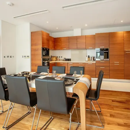 Contemporary Penthouse In Battersea Power Station Apartment London Exterior photo