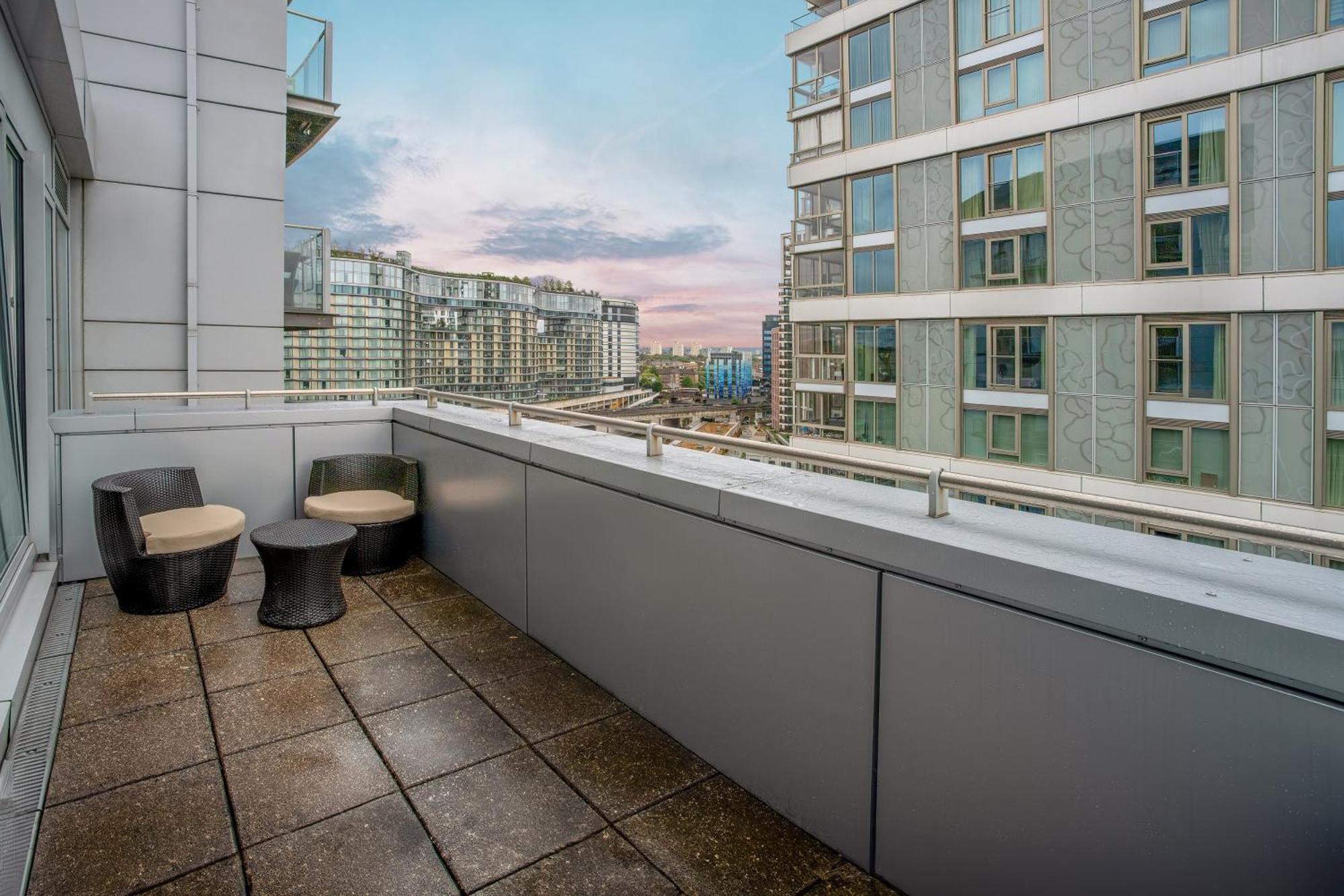 Contemporary Penthouse In Battersea Power Station *