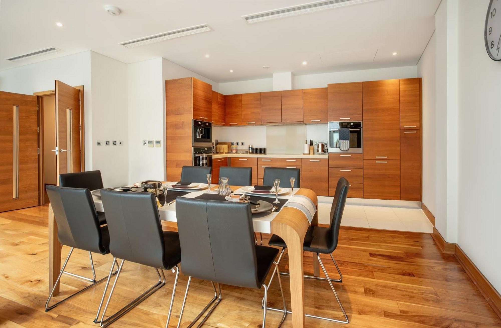 Contemporary Penthouse In Battersea Power Station *